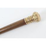 Victorian gentleman's yellow metal mounted cane (the mount unmarked), 85cm (NB: Condition is NOT