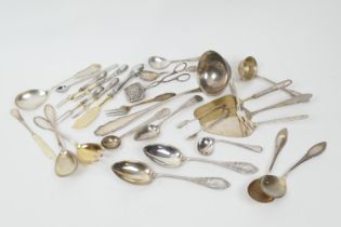 Small selection of 800 standard silver flatware, weight approx. 490g; and assorted other mixed
