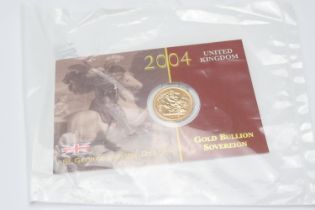 2004 United Kingdom sovereign (Royal Mint Bullion), original packaging, weight 7.98g (Please note