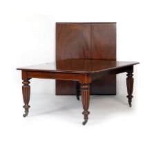 Good Victorian mahogany wind out dining table, circa 1840-60, the top with rounded corners and