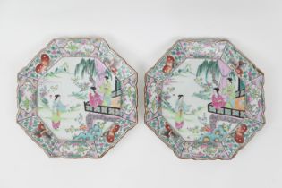 Pair of Japanese octagonal plates, late Meiji/Taisho (1868-1926), decorated with Bijin on a