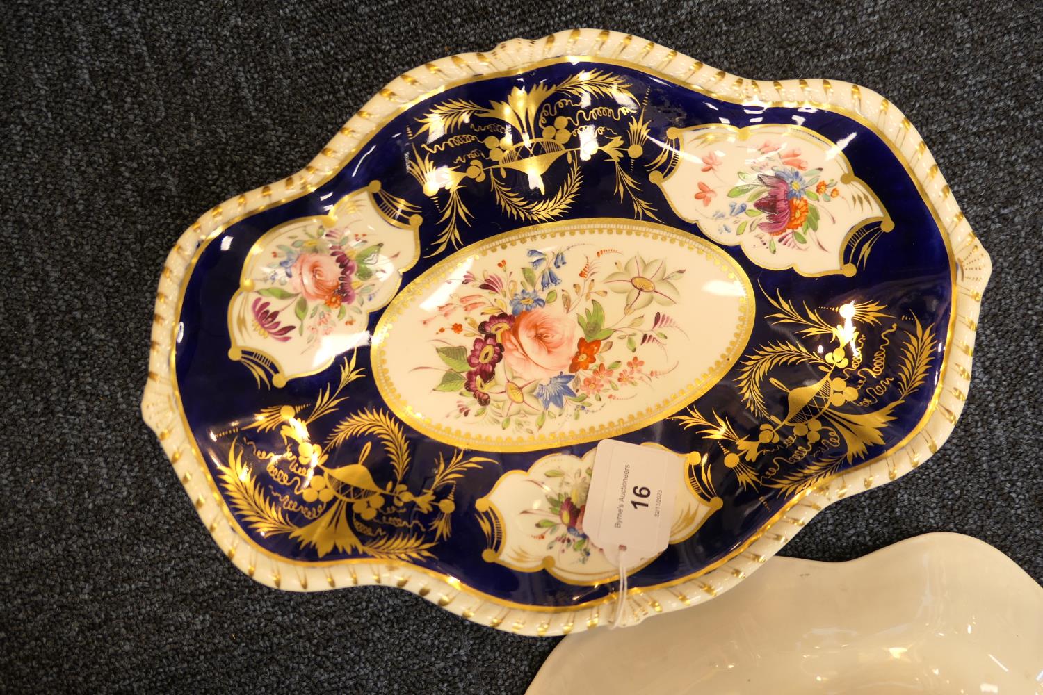 Pair of Bloor Derby style lobed dishes, circa 1830, decorated with foliate reserves against a cobalt - Image 2 of 8