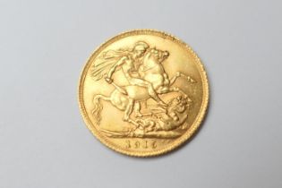 George V 1915 sovereign (EF), weight approx. 7.98g (Please note condition is not noted. We