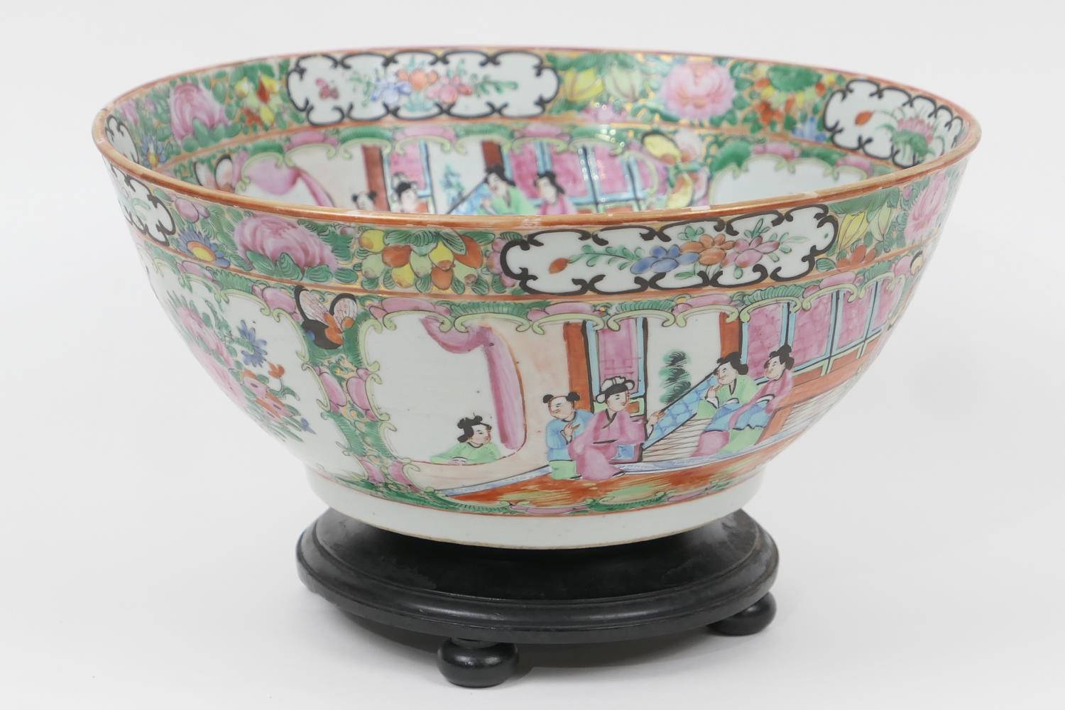 Cantonese famille rose bowl, late 19th/early 20th Century, typically decorated in famille rose