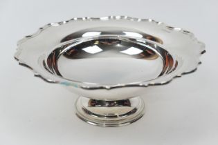 George V silver pedestal fruit bowl, by Barker Bros., Chester 1918, shaped circular form on a