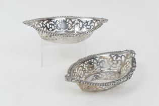 Pair of Edwardian silver bonbon dishes, by William Neale, Chester 1906, having a gadrooned edge