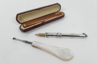 Sampson Mordan & Co. silver propelling pencil, London 1946, 7.5cm; also a 9ct gold mounted amber