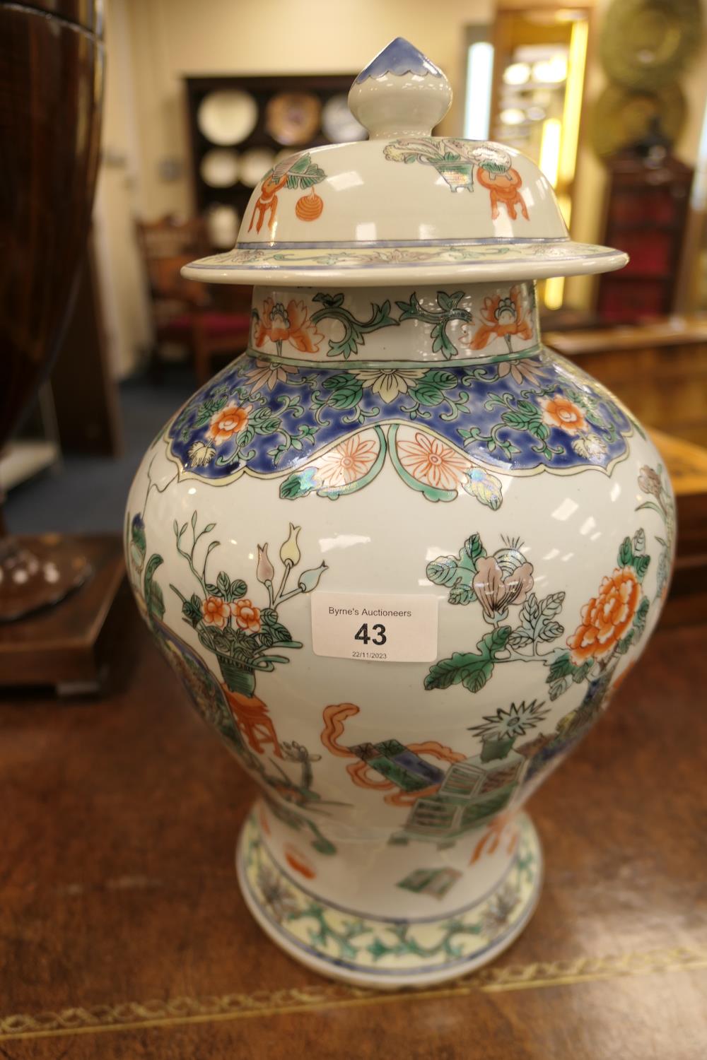 Chinese famille verte baluster jar and cover, 20th Century, decorated with precious objects in - Image 2 of 6