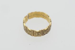 Victorian memorial ring, Birmingham 1847, in 18ct gold, chased to the outside in panels reading '