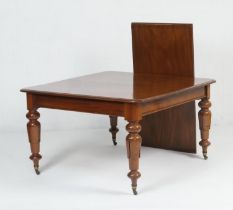 Early Victorian mahogany extending dining table, circa 1840, the top pulling out to accommodate