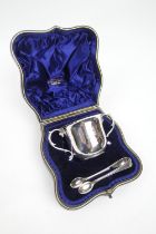 Edwardian silver porringer, London 1902, traditional form engraved with a crest and the motto '