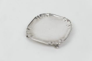 George V silver waiter or card tray, London 1913, rounded square form and raised on four scroll