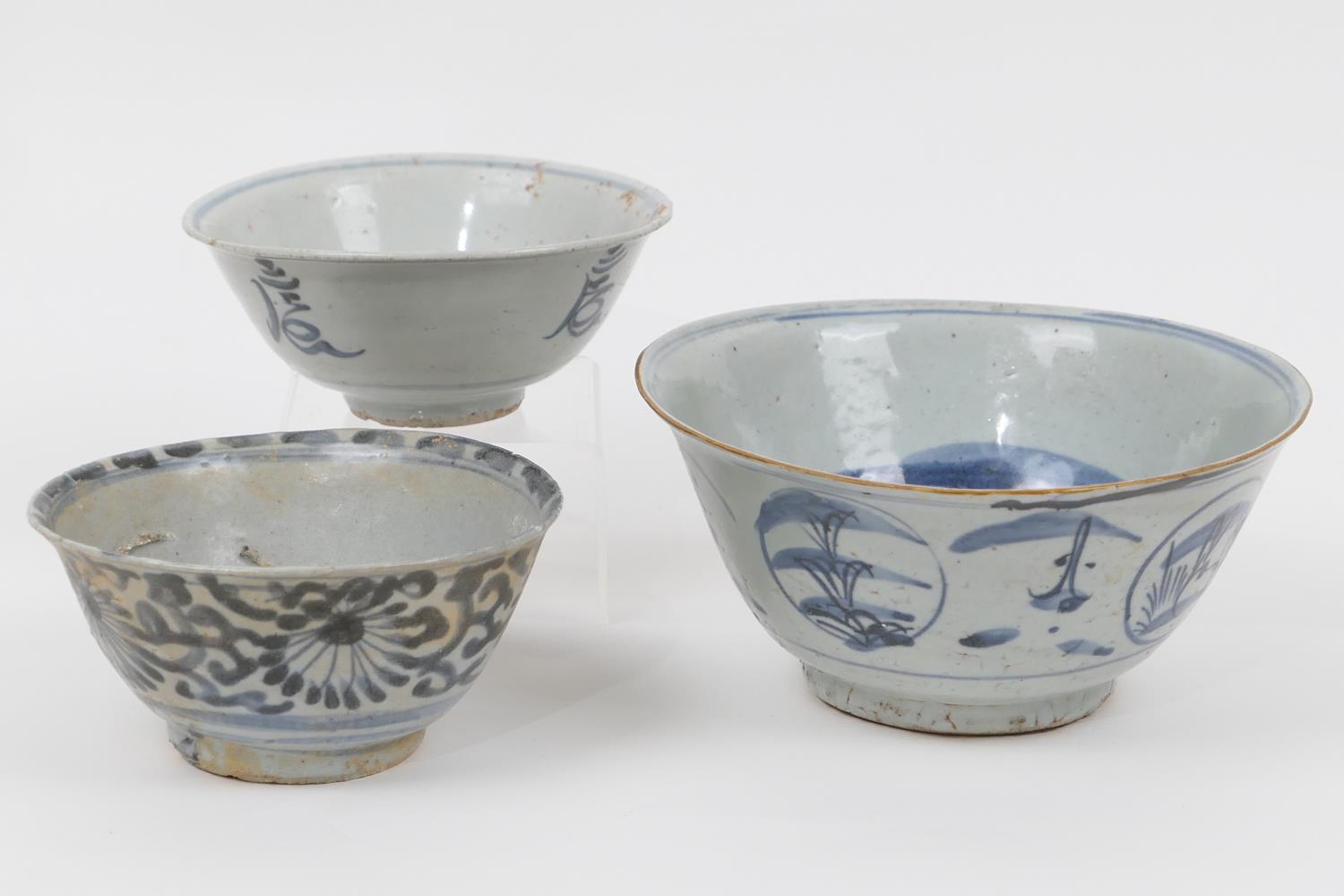 Provincial Chinese blue and white bowl, 17th Century, 19.5cm; also a further Chinese blue and
