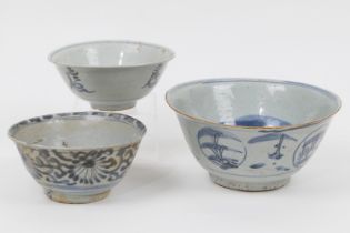Provincial Chinese blue and white bowl, 17th Century, 19.5cm; also a further Chinese blue and