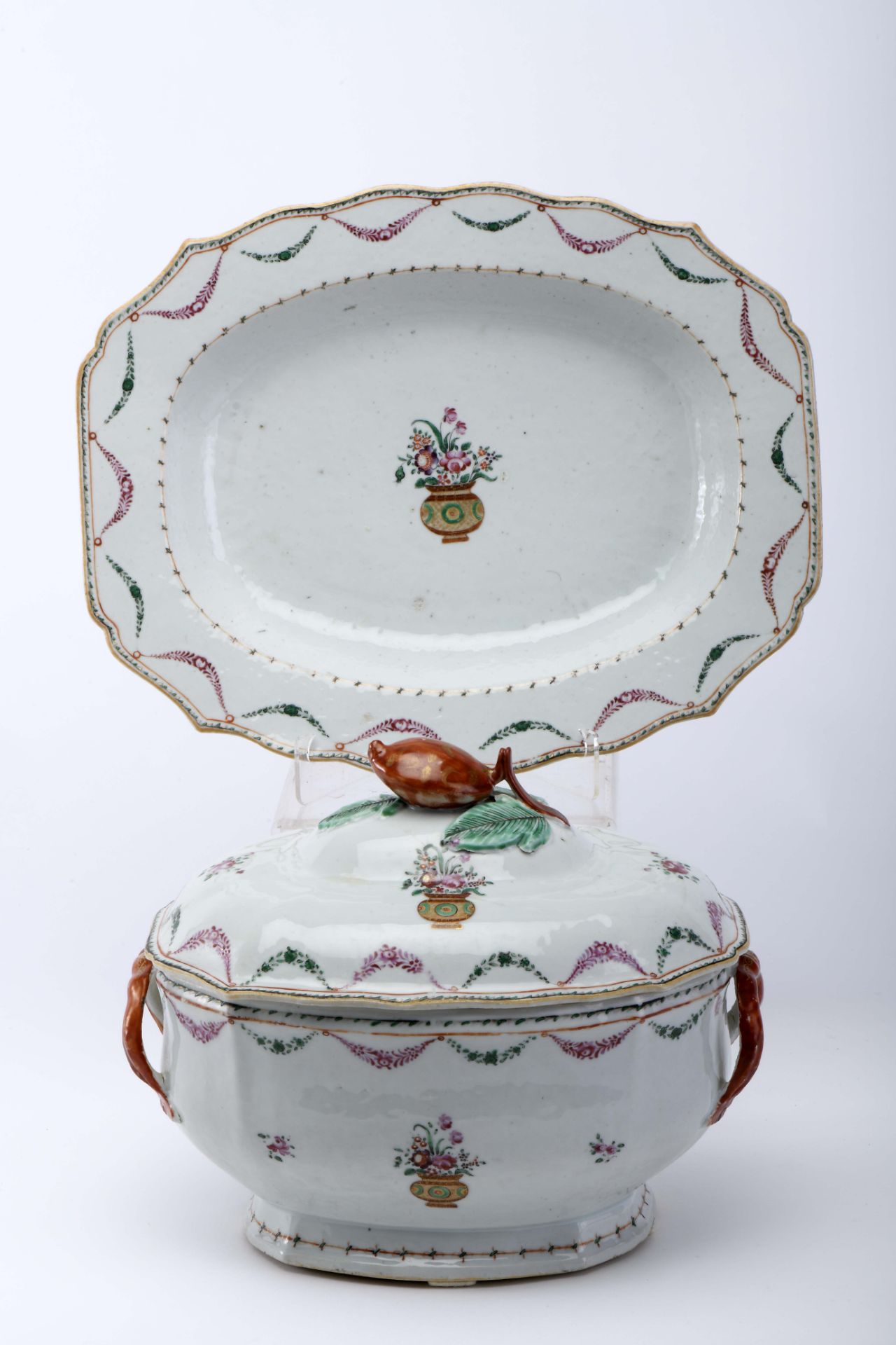 A scalloped tureen and stand