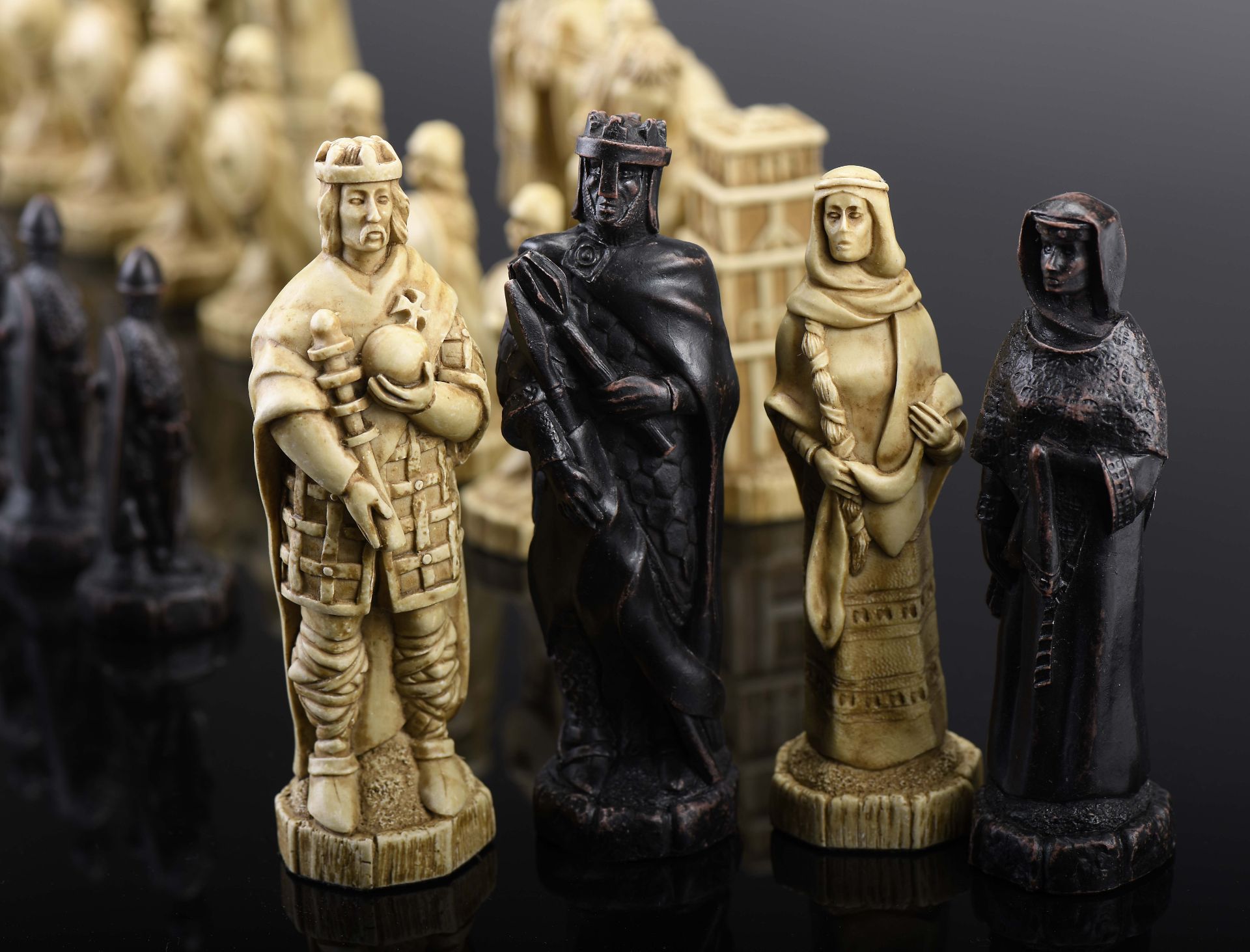 Chess Pieces "Battle of Hastings Figures" - Image 2 of 4