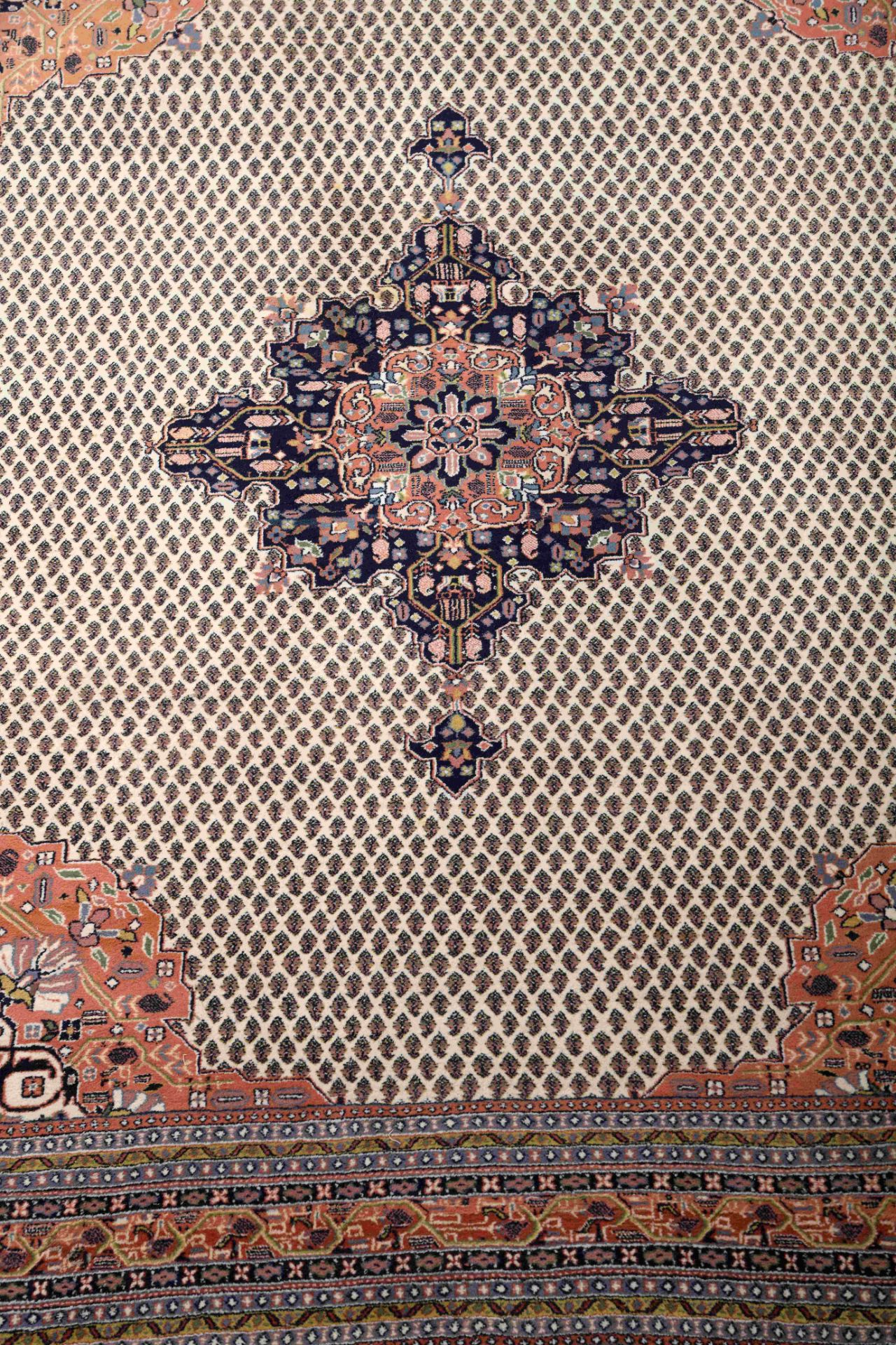 A Sarough carpet - Image 2 of 3