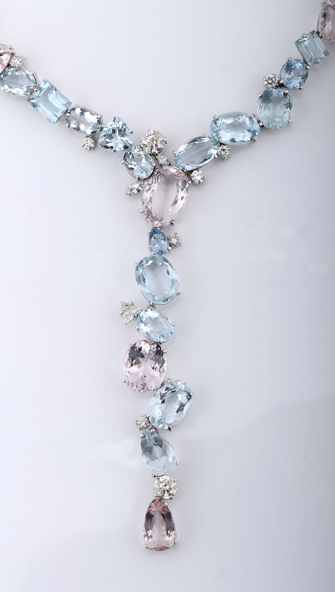 A necklace - Image 6 of 10