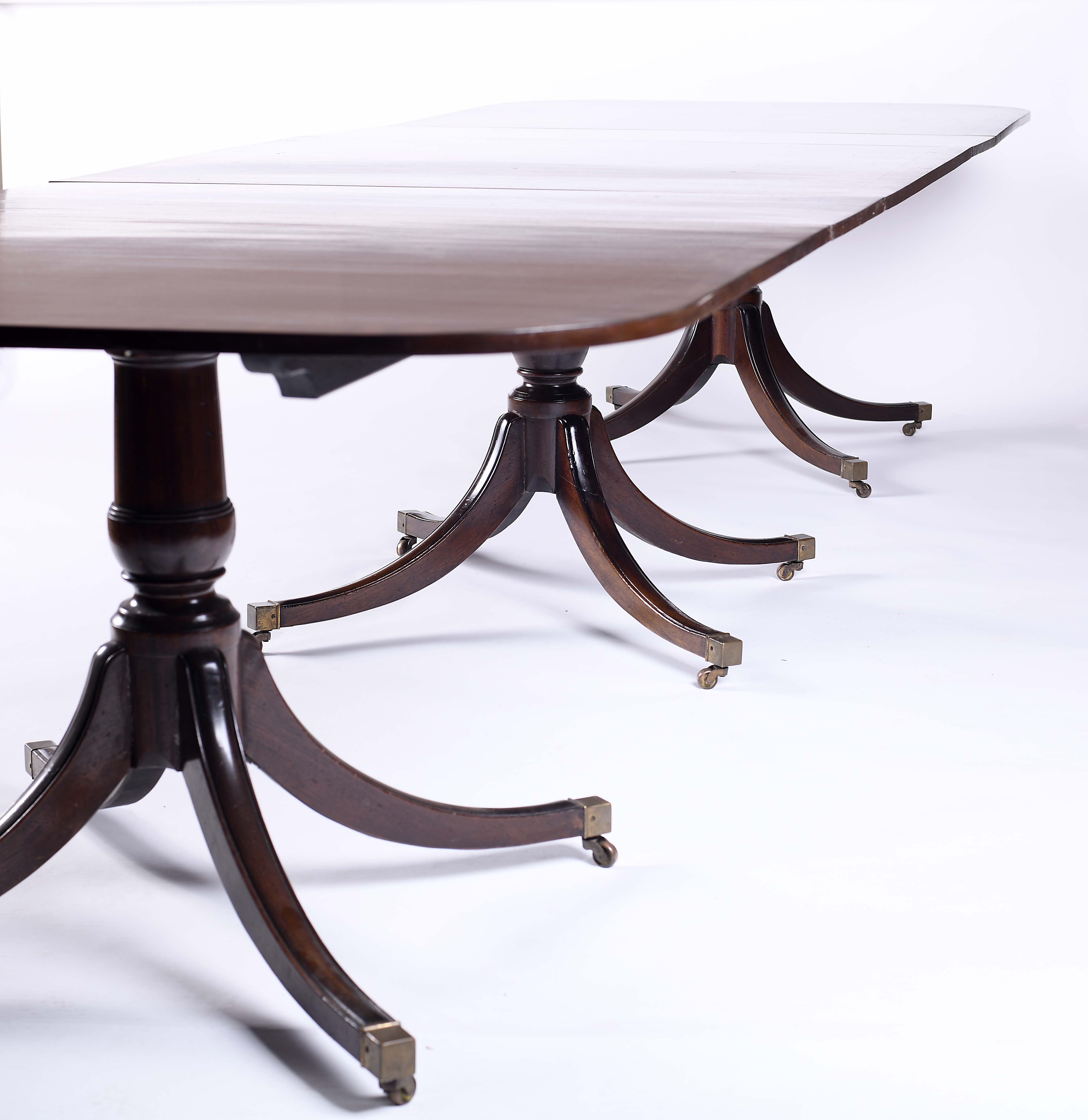 A dining room table - Image 7 of 7