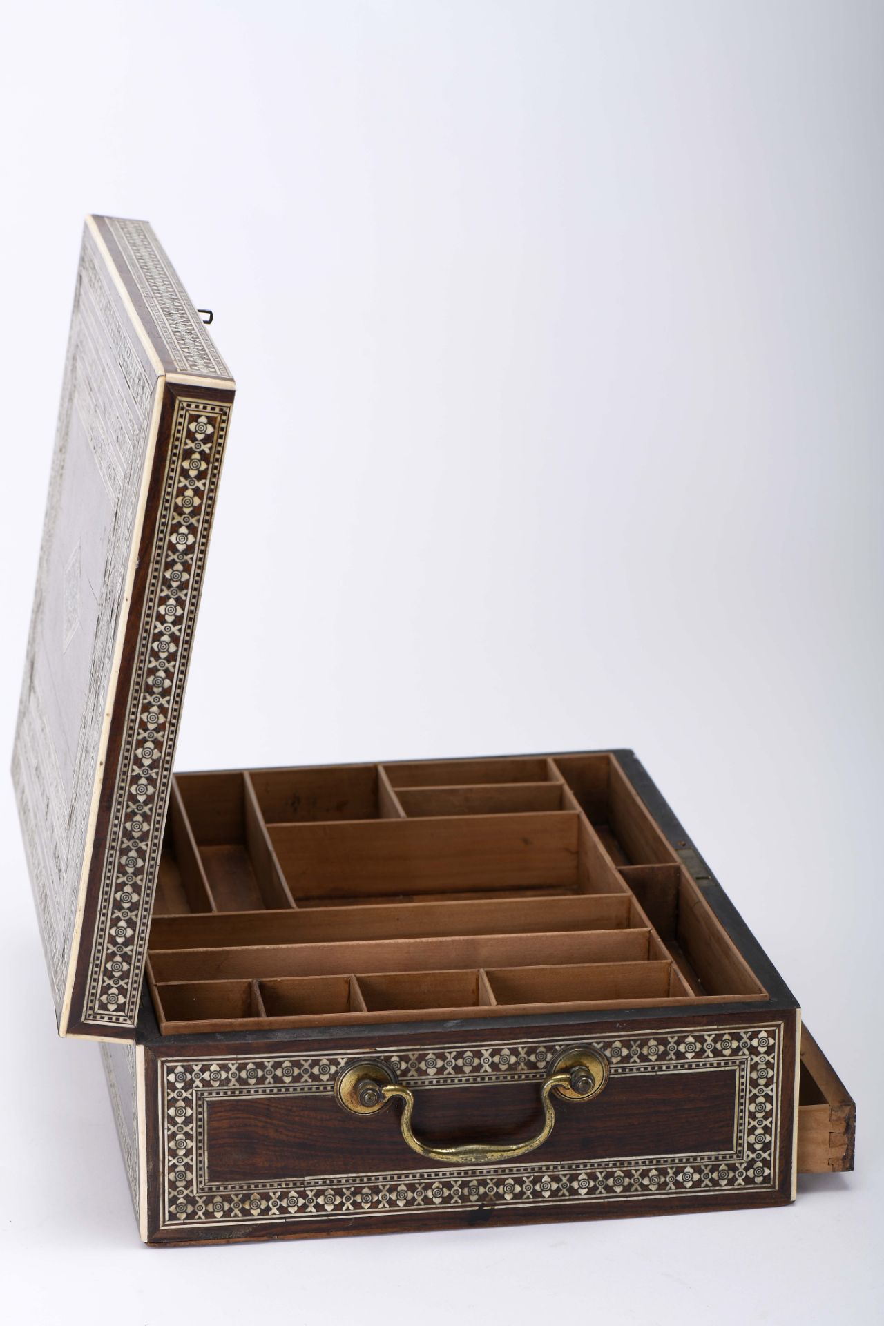 A box with drawer - Image 2 of 4