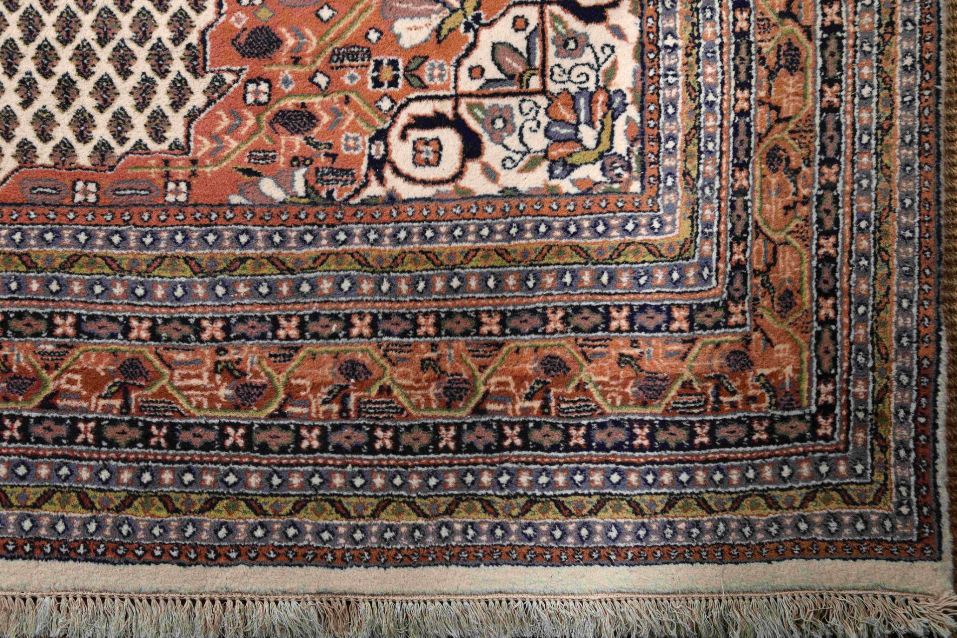 A Sarough carpet - Image 3 of 3