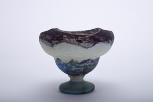 DAUM - SÉC. XIX/XX A large footed bowl