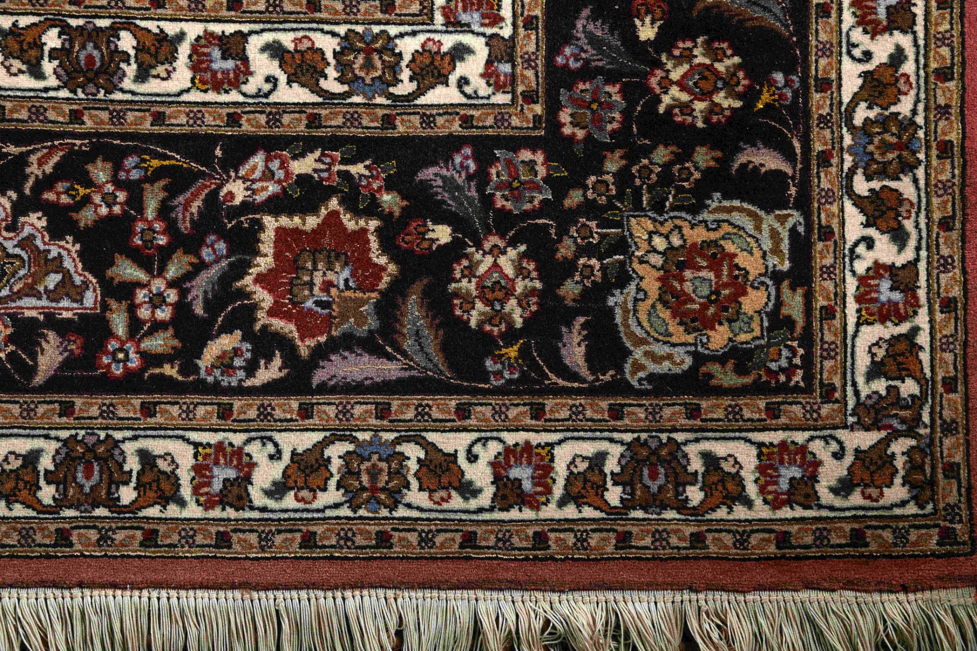 A Tabriz carpet - Bild 3 aus 3