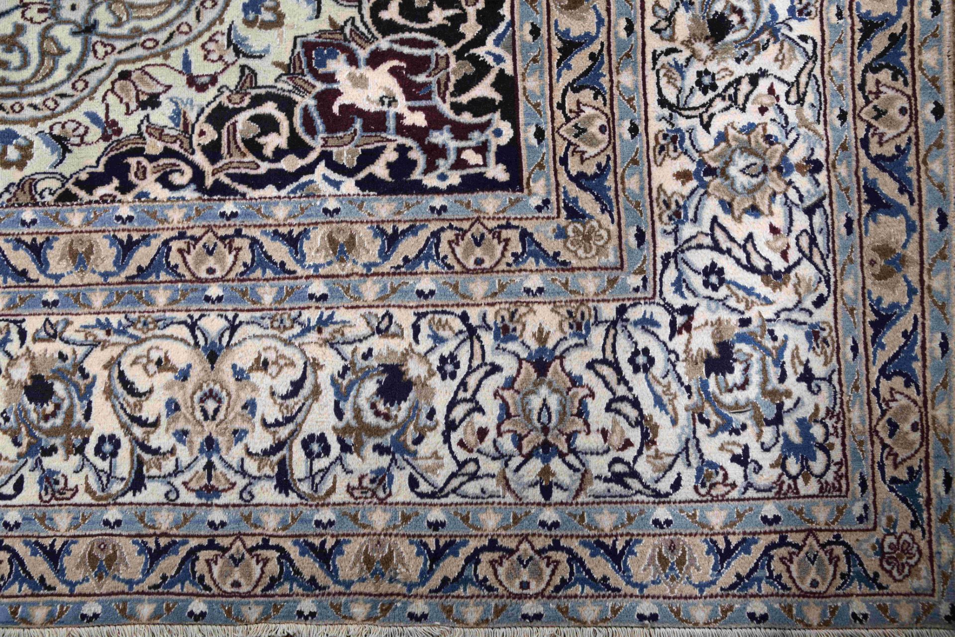 A Nain carpet - Image 3 of 4