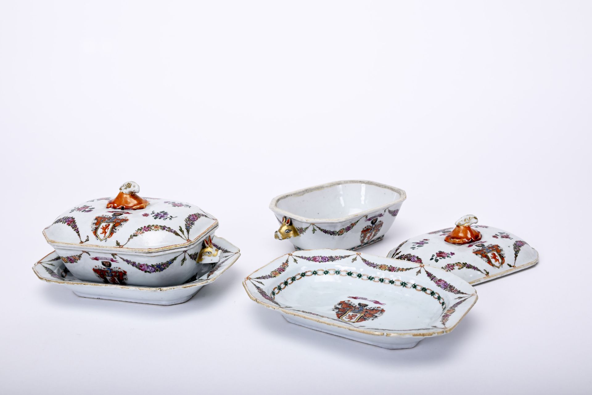 A pair of small tureens with stand - Image 3 of 3