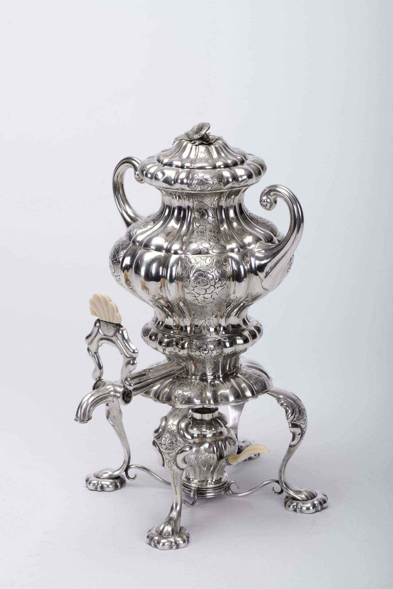 A tea urn with burner - Bild 2 aus 7
