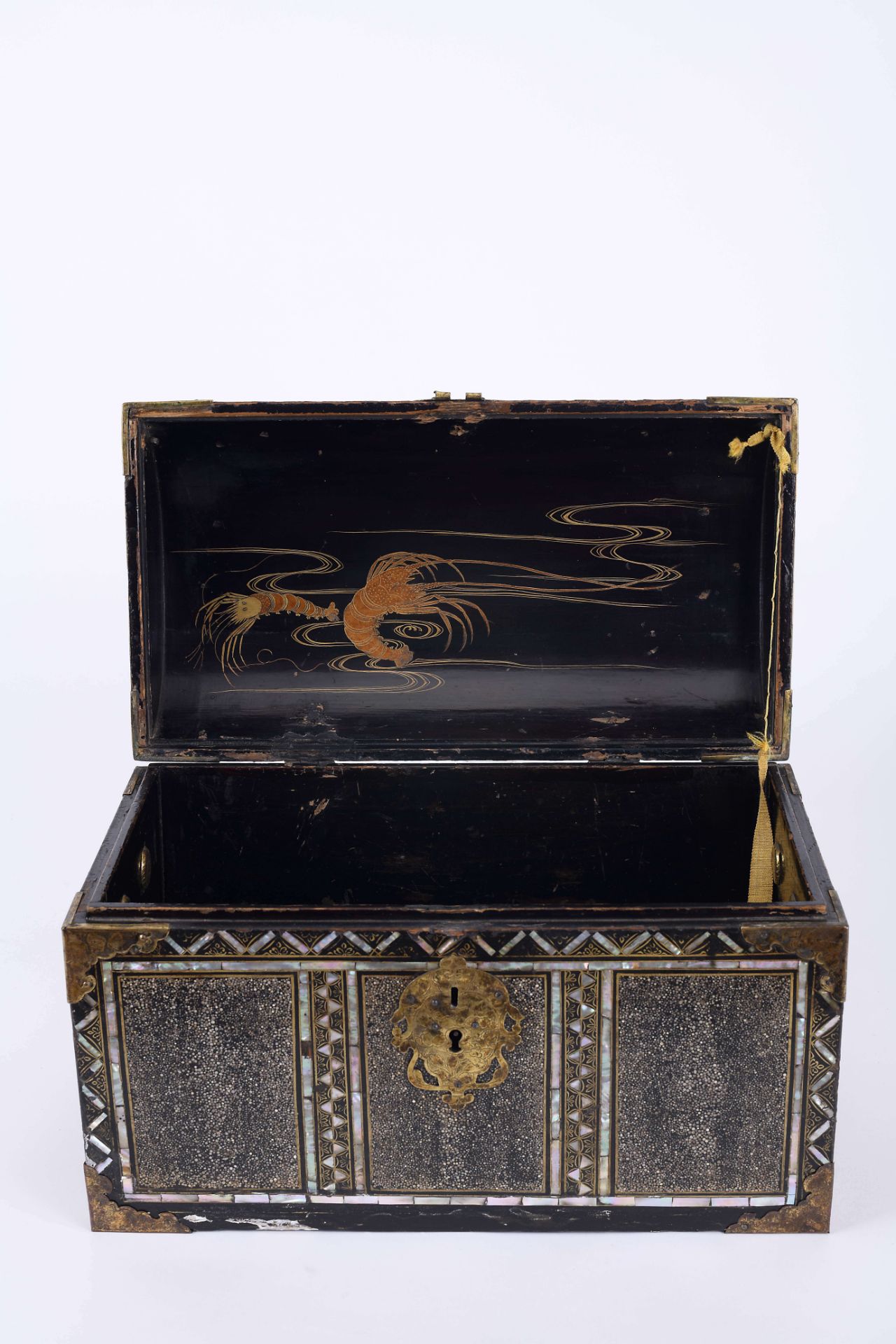 A large chest-shaped casket - Image 3 of 6
