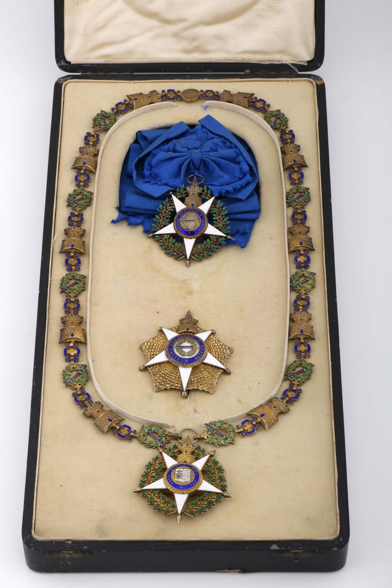 Necklace with pendant, plaque, band and respective insignia of the Military Order of the Tower and S