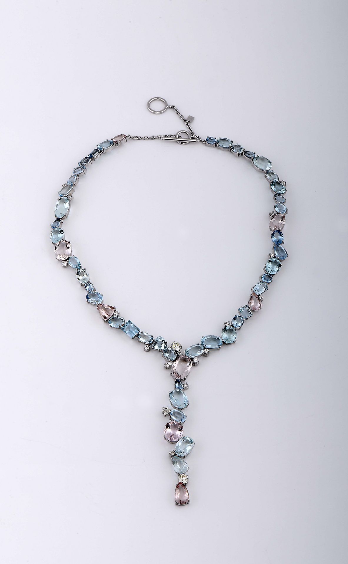 A necklace - Image 2 of 10