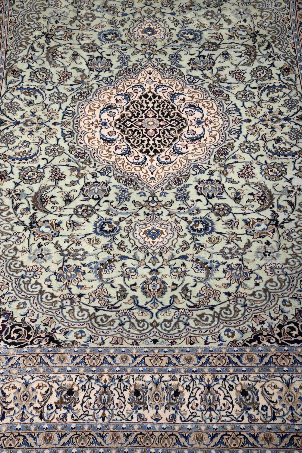A Nain carpet - Bild 2 aus 4