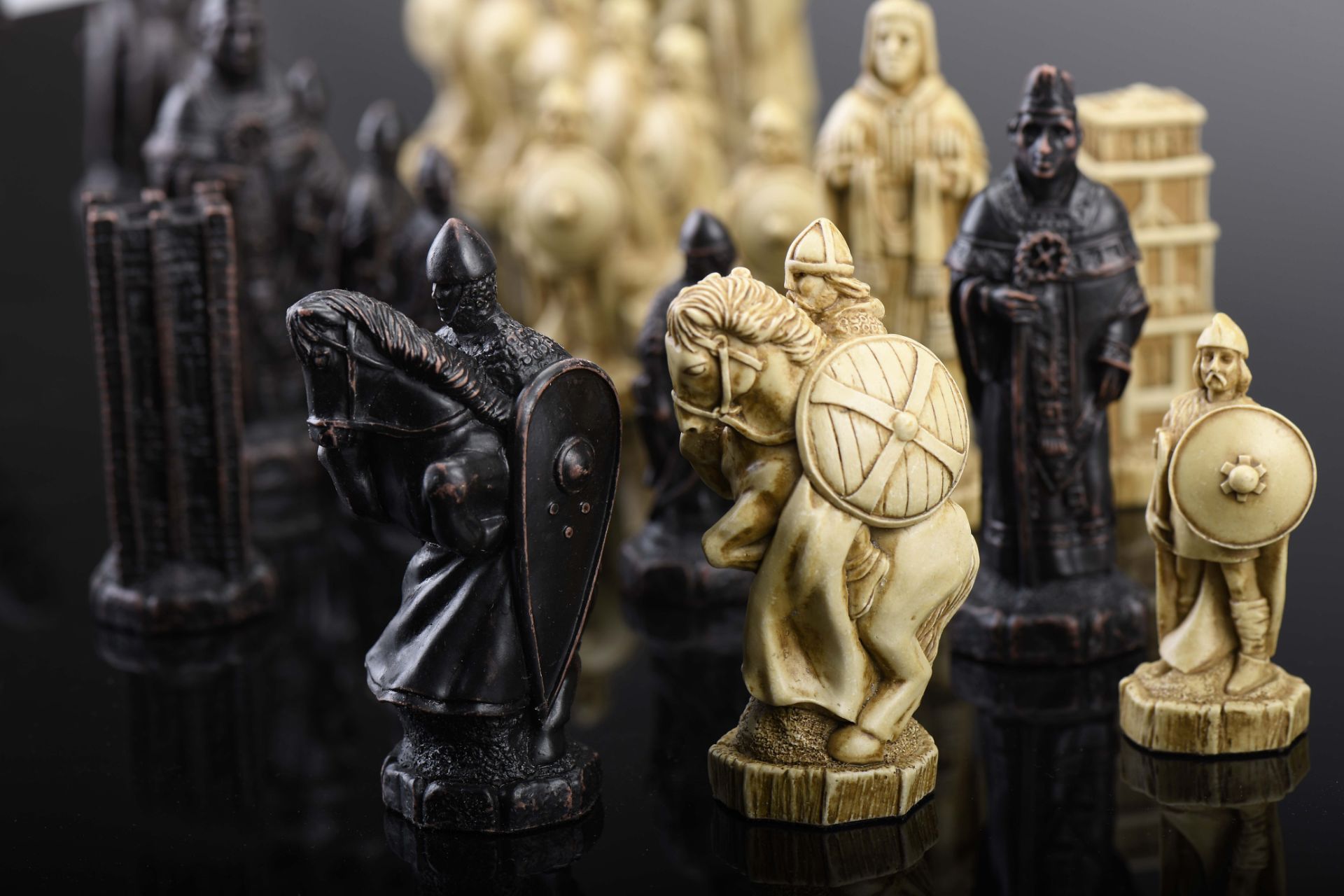 Chess Pieces "Battle of Hastings Figures" - Image 3 of 4