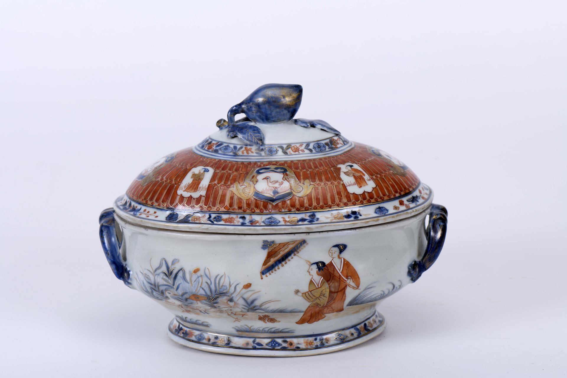 An oval tureen