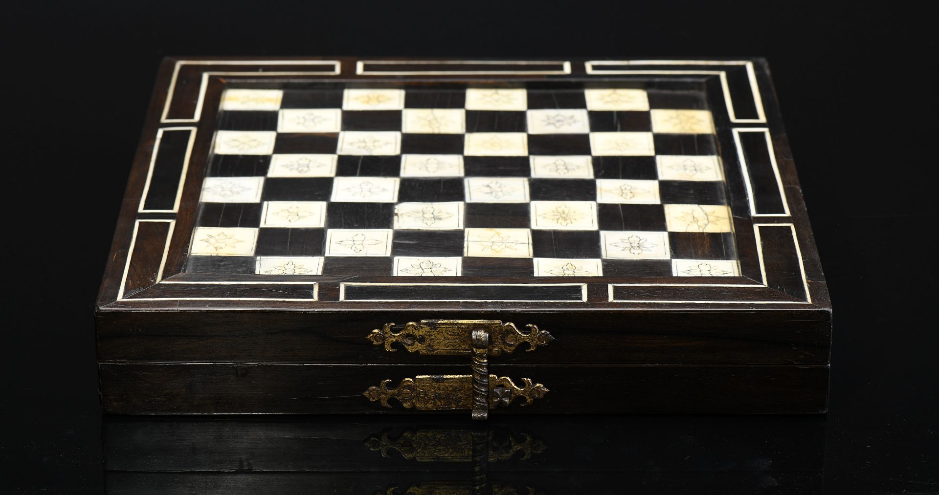 Chess, Backgammon and Nine Men’s Morris (Mill game) board articulated and closing in the shape of a  - Image 9 of 9