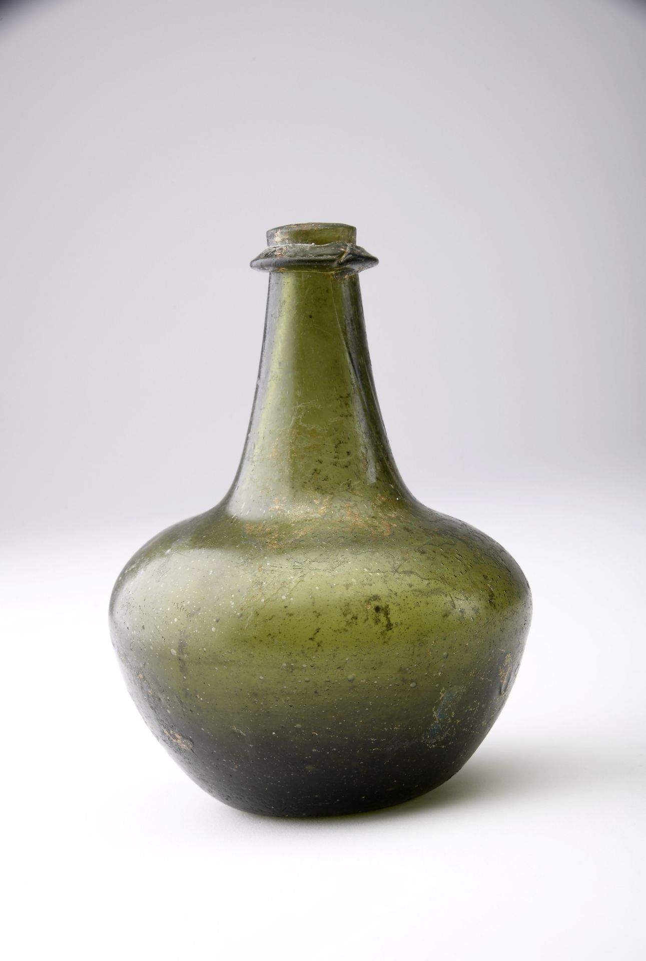 A pot-bellied "Shaft & globe" bottle