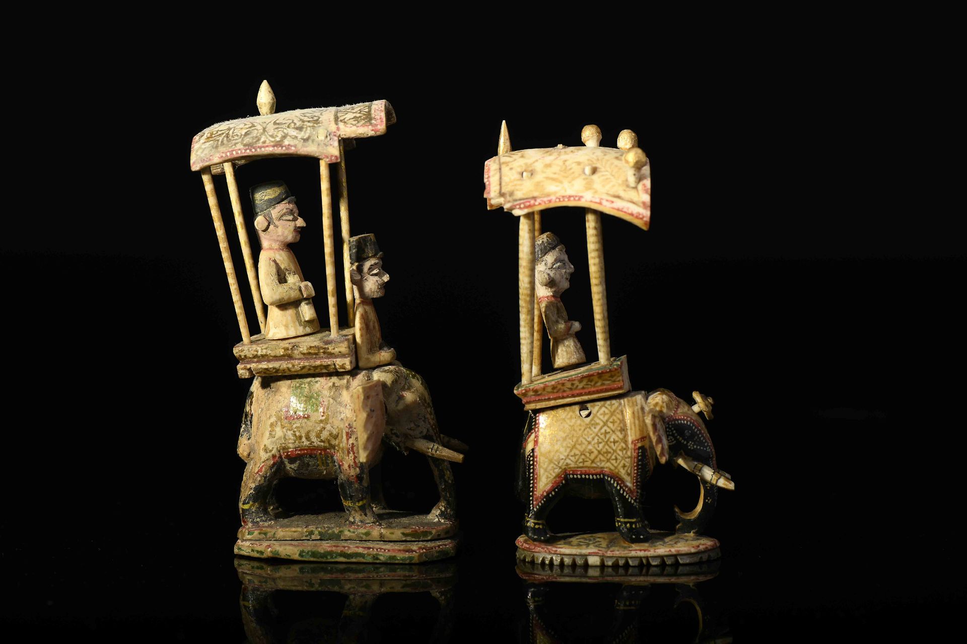 Two chess pieces - white king and queen «howdah» - Image 4 of 4