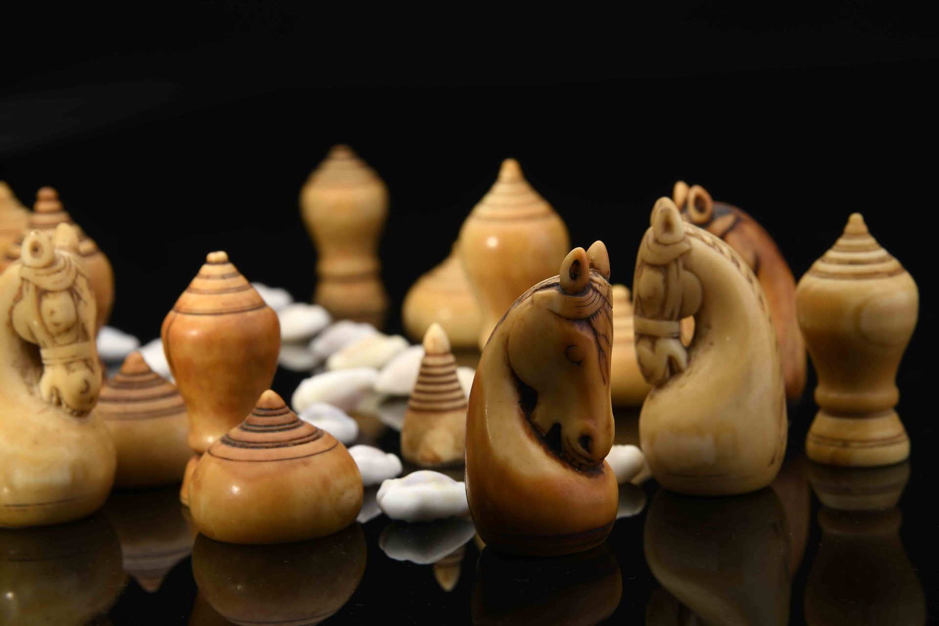 Chess pieces - Image 3 of 6