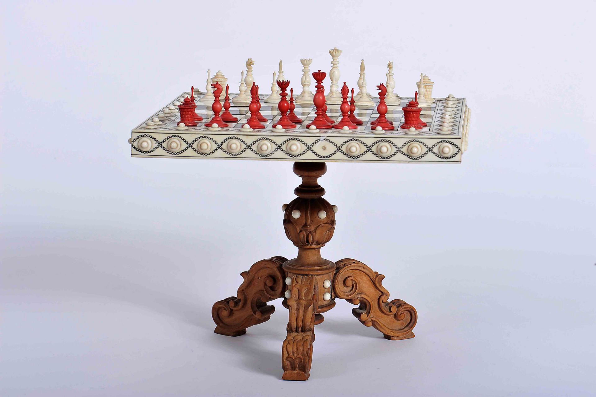 A miniature Game Table with miniature Chess Pieces - Bild 6 aus 10