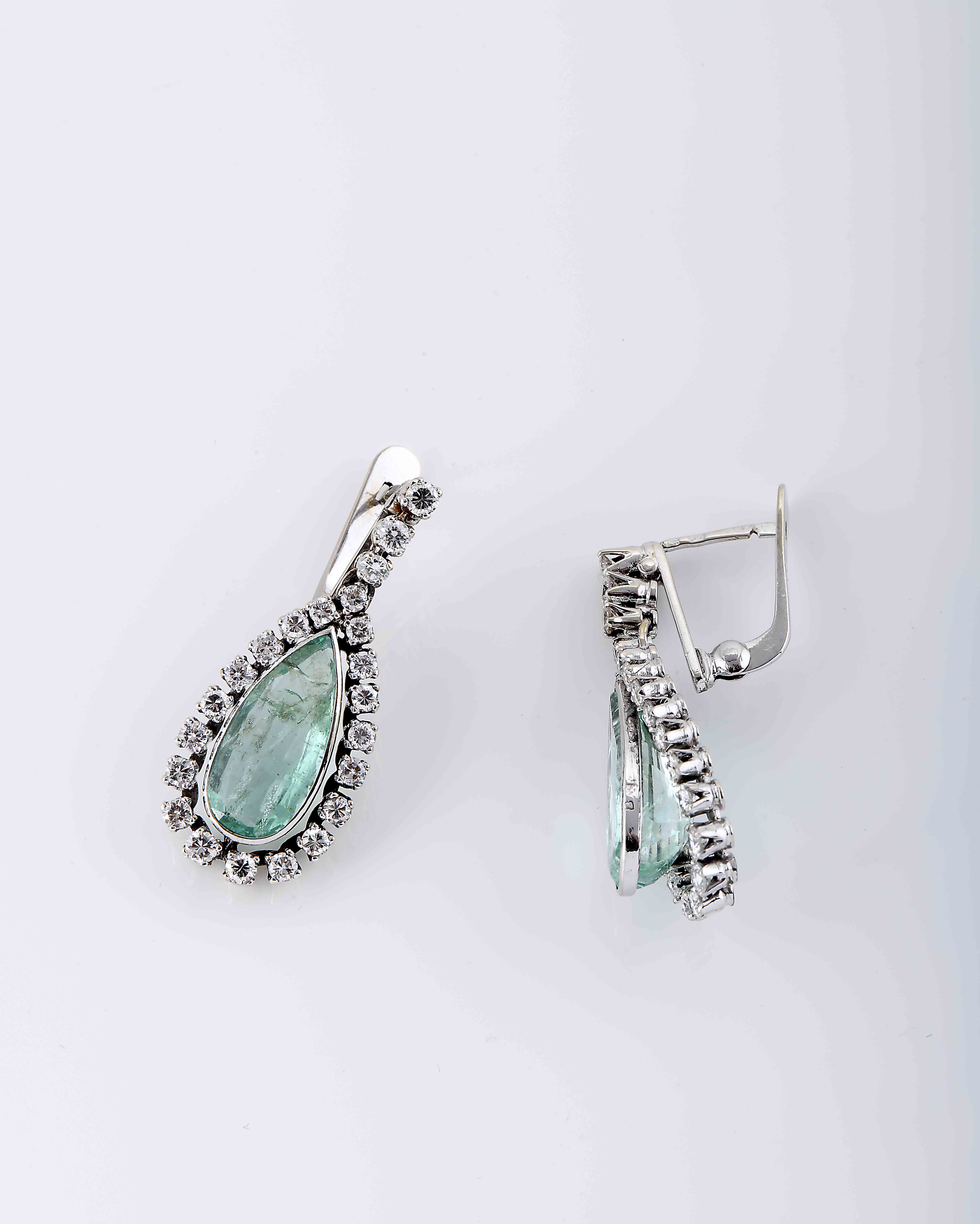 A pair of earrings - Image 2 of 2