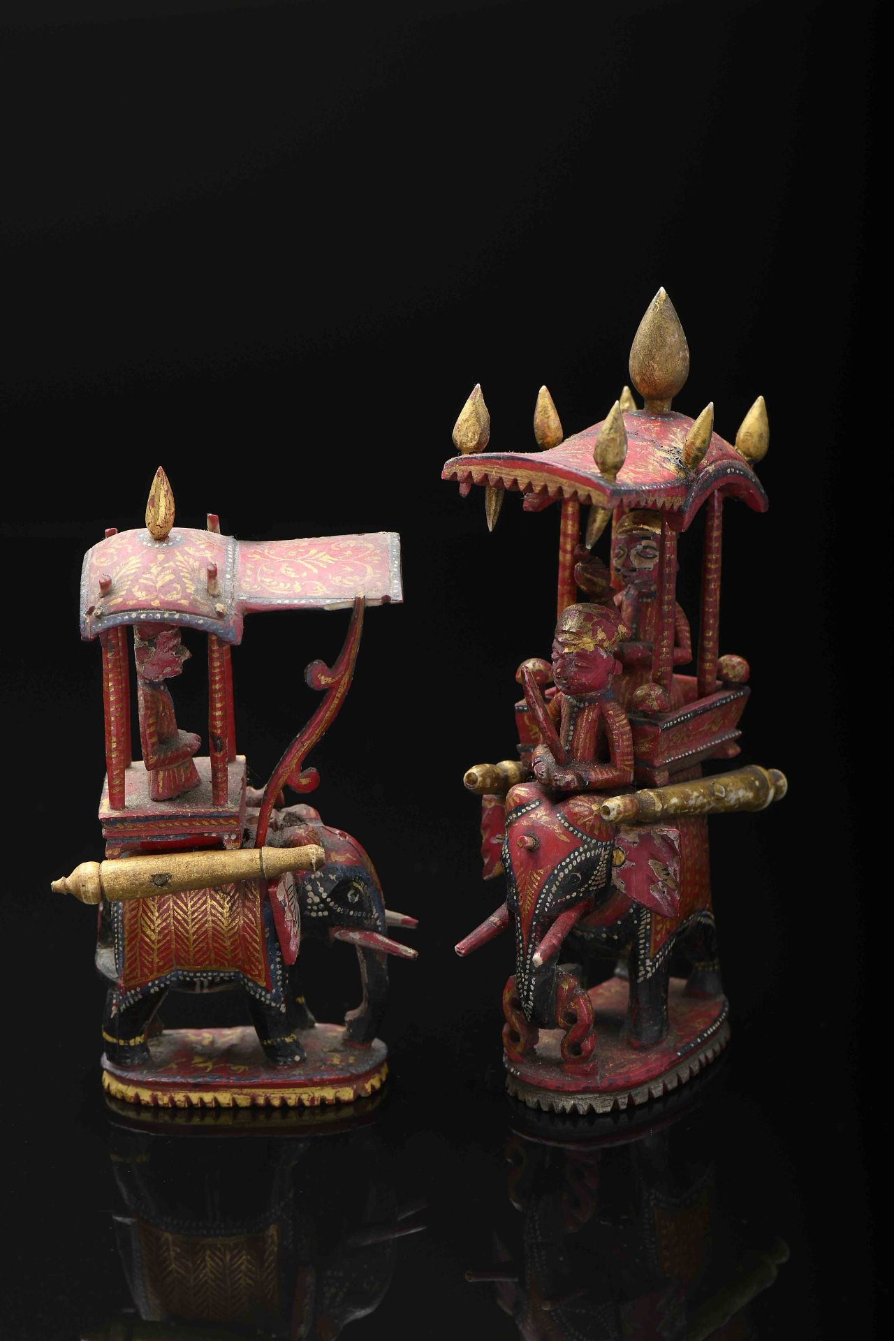 Two chess pieces - red king and queen «howdah»