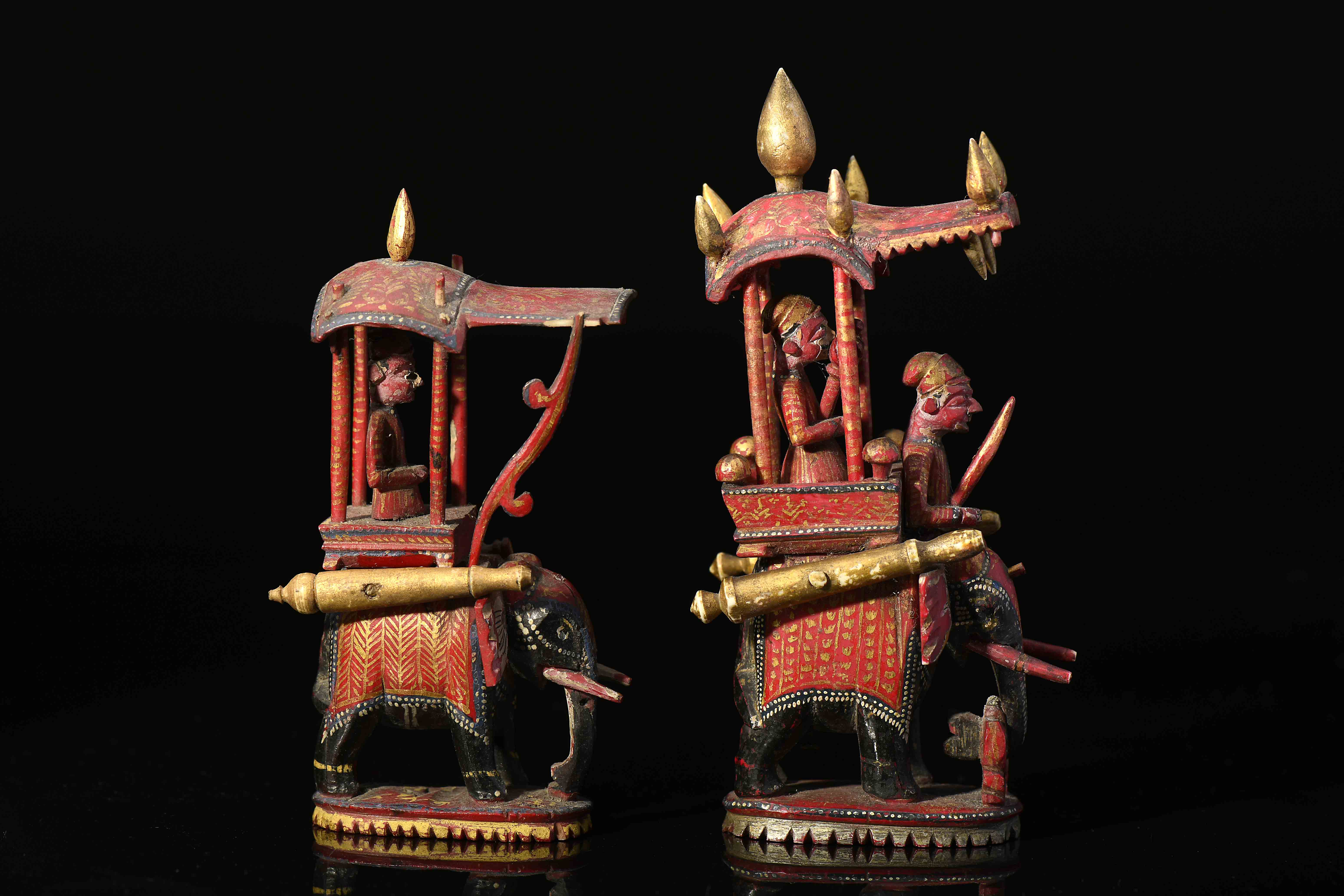 Two chess pieces - red king and queen «howdah» - Image 5 of 5