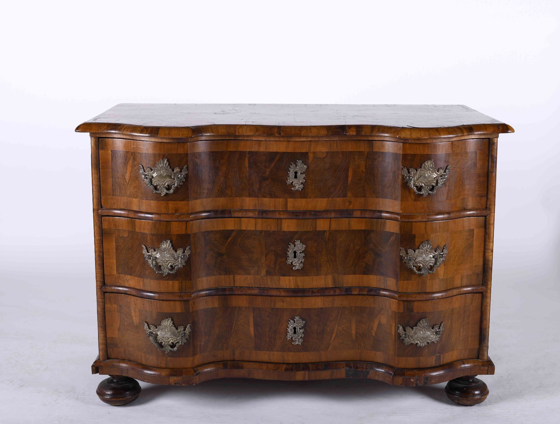 A chest of drawers - Bild 2 aus 2