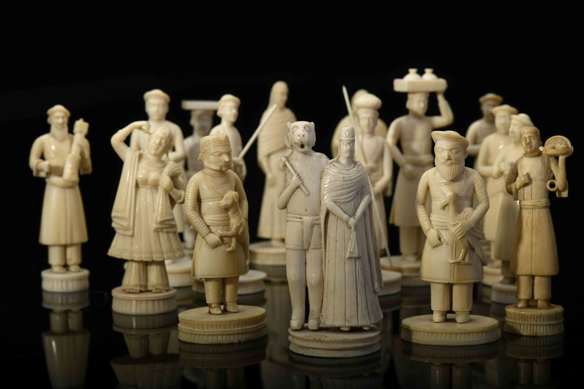 Sixteen Chess pieces "Pawns" - Indian figures - Image 2 of 4