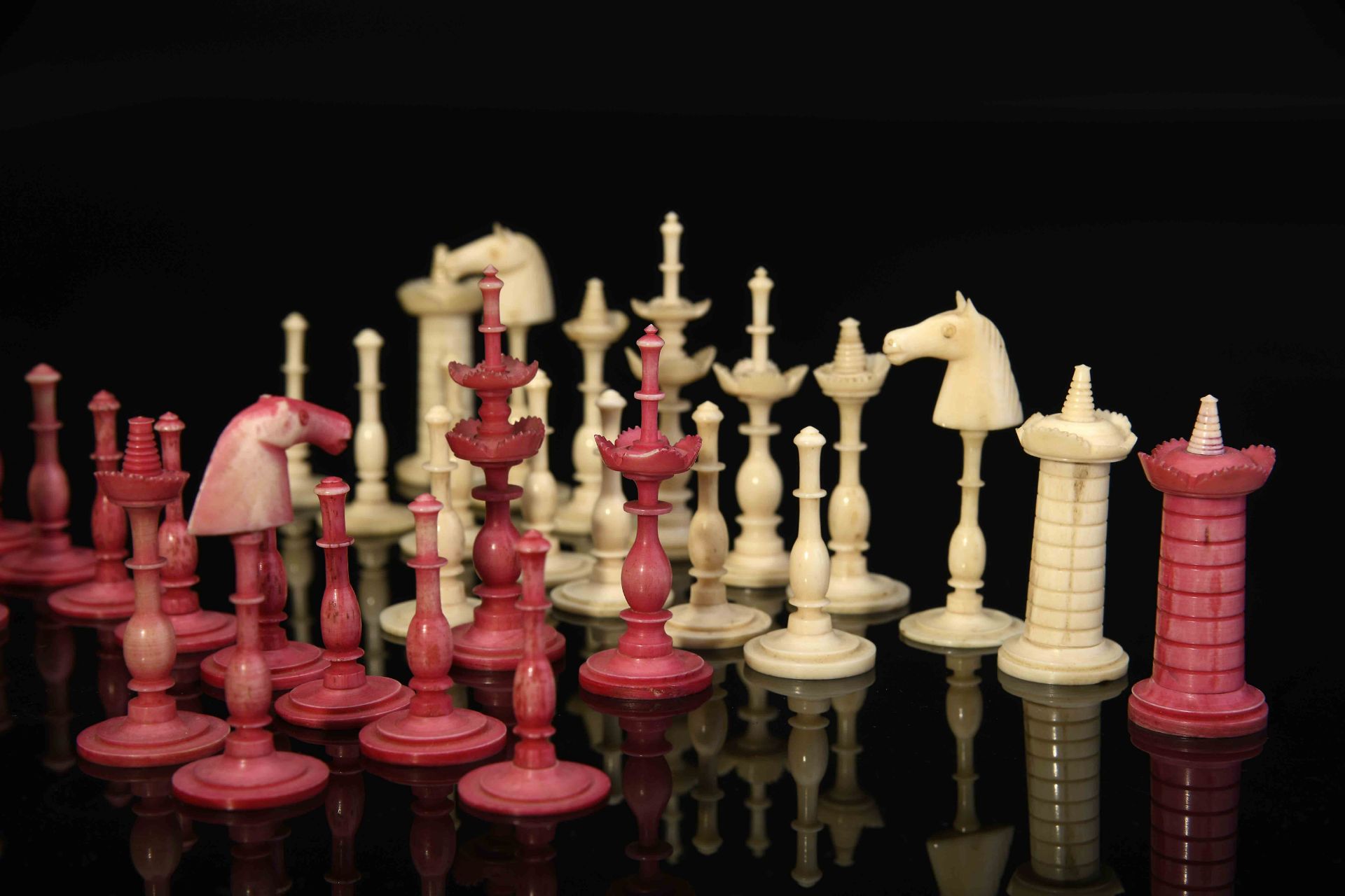 Chess pieces - Image 2 of 4