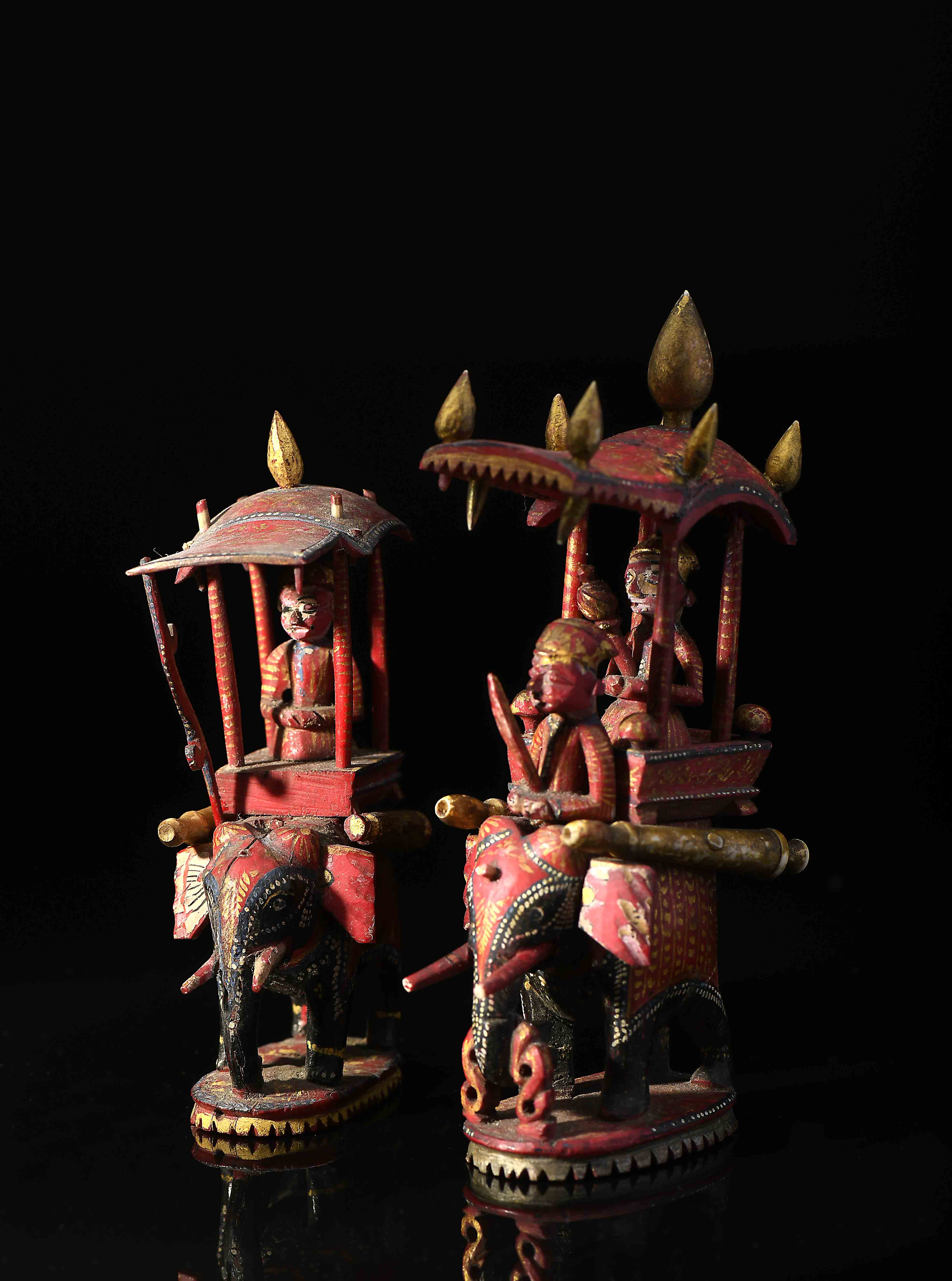 Two chess pieces - red king and queen «howdah» - Image 4 of 5