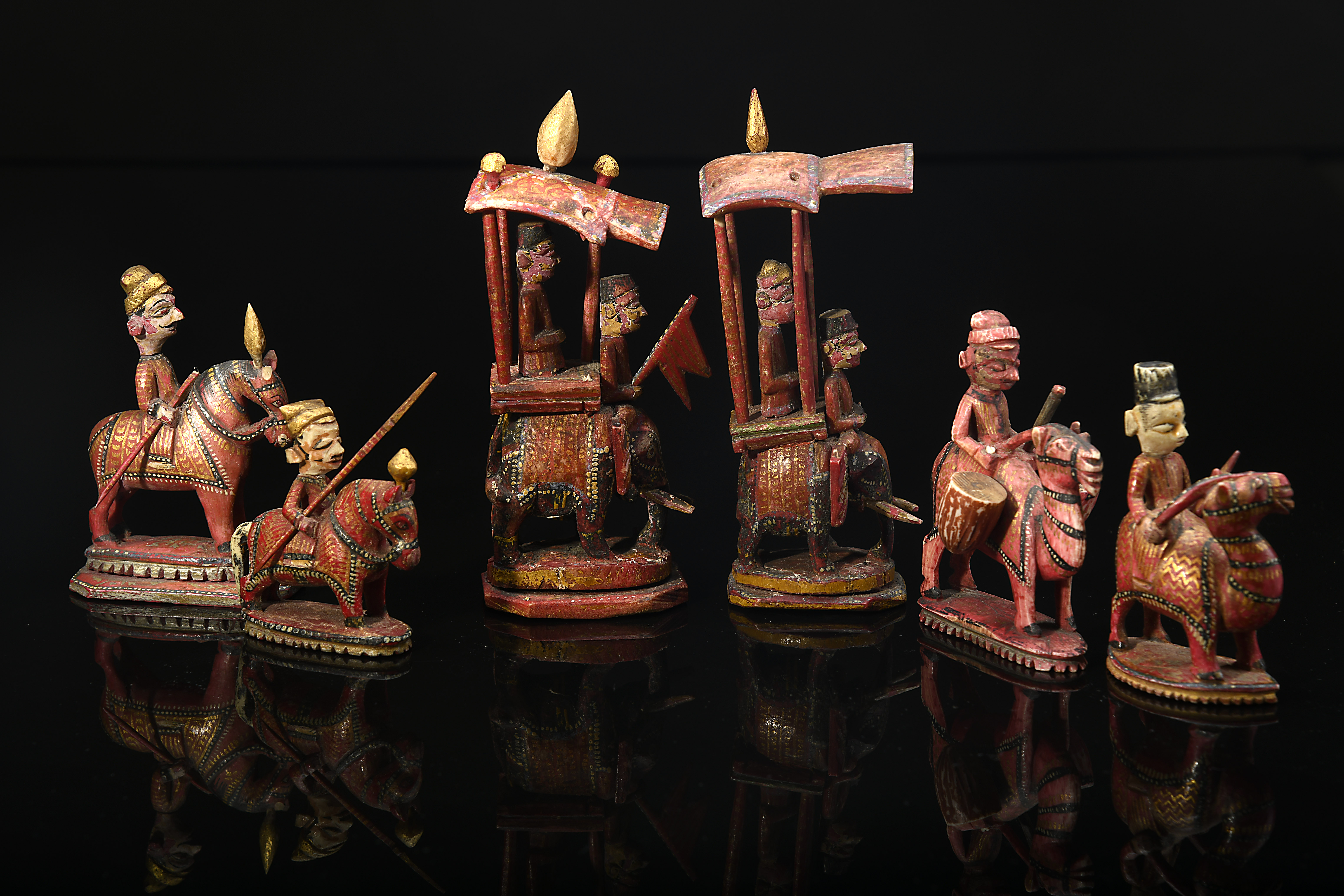 Six chess pieces - red bishops, knights and rooks «howdah» - Image 5 of 7