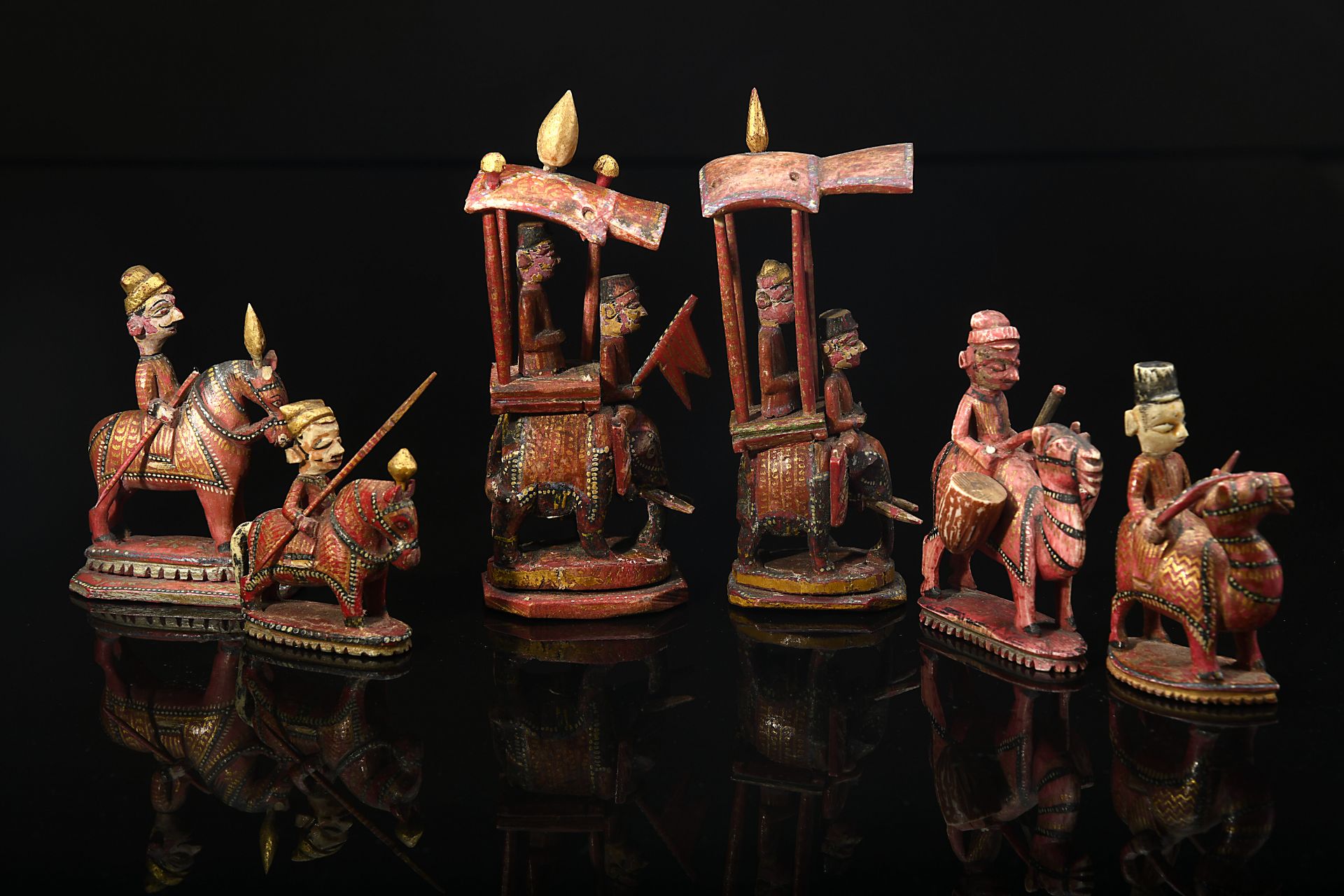 Six chess pieces - red bishops, knights and rooks «howdah» - Bild 5 aus 7